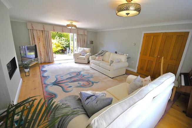 4 bed Detached for sale Image 8