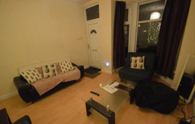 5 bed Terraced to rent Image 5