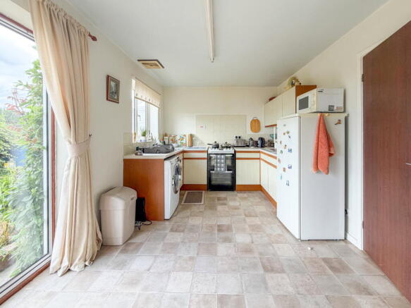 3 bed Semi-Detached for sale Image 7