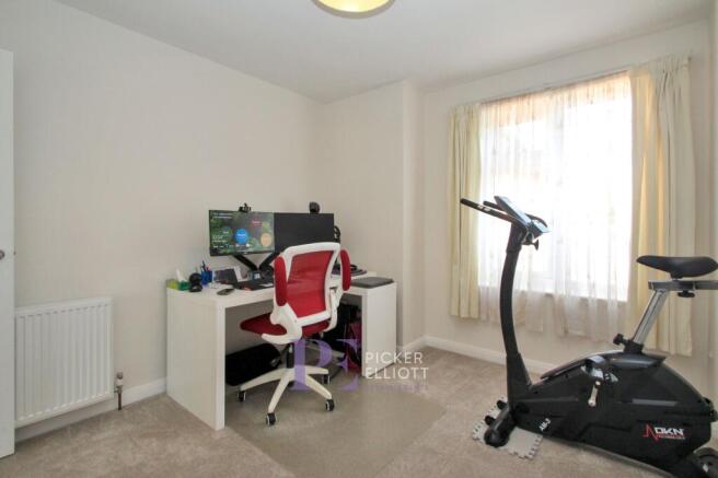 Ground floor bedroom/study