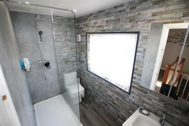 66 Bedale Ave-Bath1.JPG