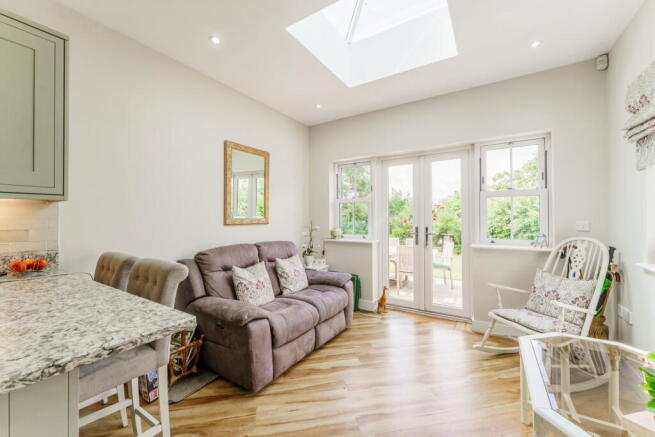 5 bed Detached for sale Image 10