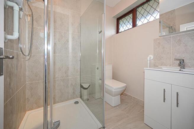 LUXURY SHOWER ROOM
