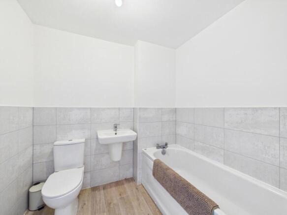3 bed Semi-Detached for sale Image 6