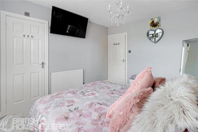 4 bed Detached for sale Image 10