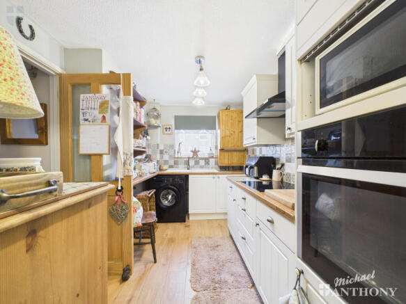 CAM03218G0-PR0877-STILL006