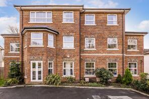 Flat 4, Portland Place, Portsmouth Road, Thames Ditton KT7 0EY