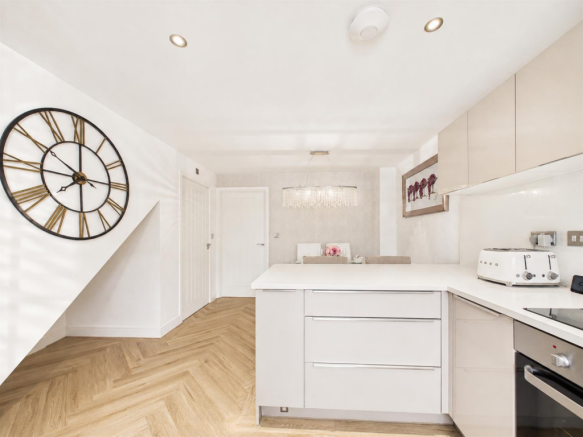 3 bed Semi-Detached for sale Image 8