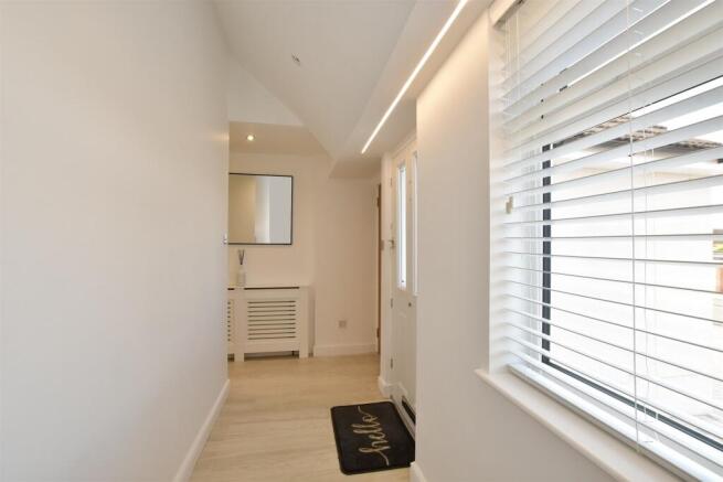 Rushdene Road, Billericay, Essex photo 4