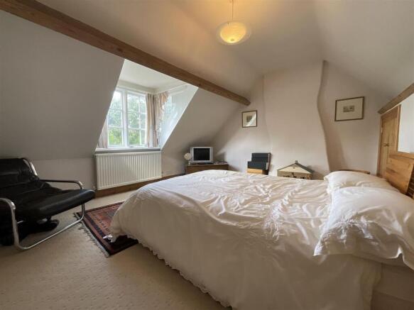 6 bed House for sale Image 10
