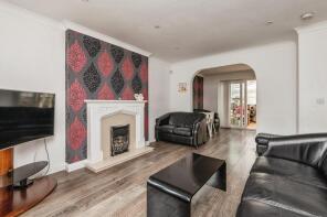3, Kensington Way, Belle Isle, Leeds LS10 4UP