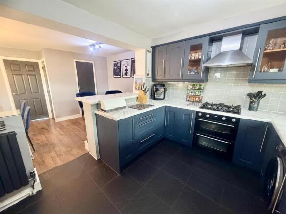 3 bed Semi-Detached for sale Image 12