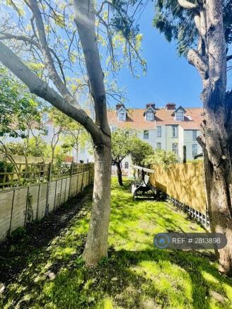 Spacious Private Garden