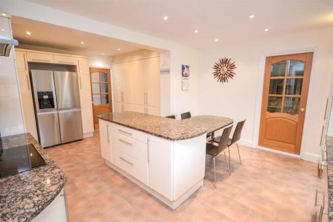 Kitchen1 (2).jpg