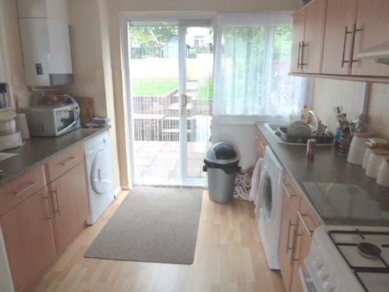 FITTED KITCHEN