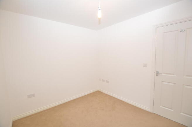 2 bed Apartment to rent Image 12