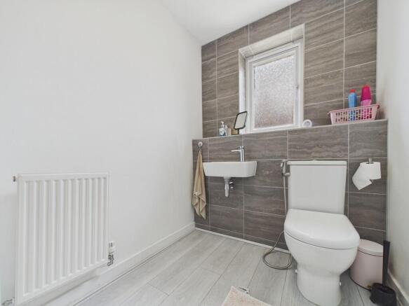 4 bed Semi-Detached for sale Image 7