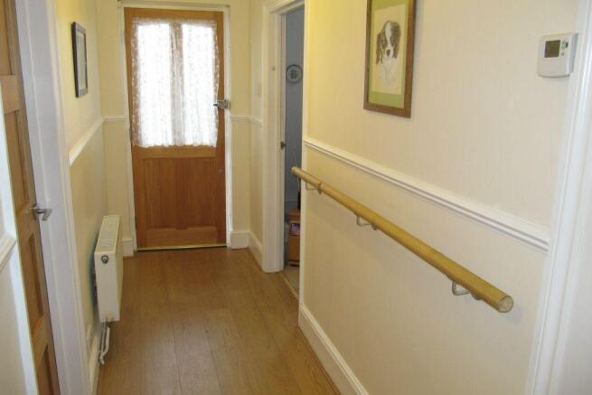 SPACIOUS ENTRANCE HALL