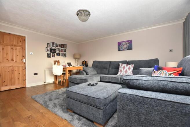 3 bed Town House for sale Image 4