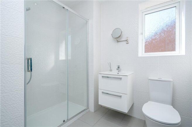 5 bed Detached for sale Image 9
