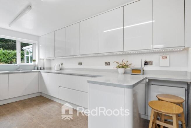4 bed Detached for sale Image 5