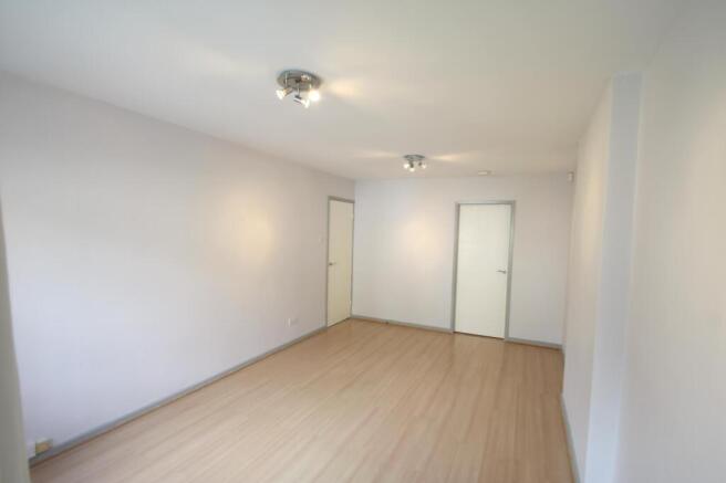 2 bed Flat to rent Image 9