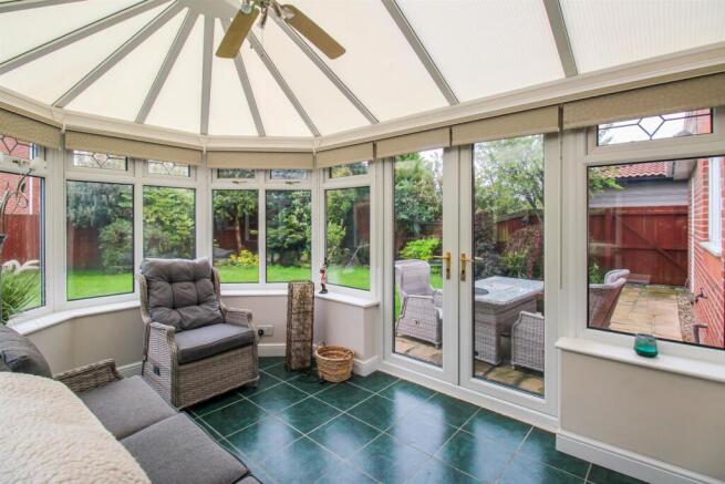 4 bed Detached for sale Image 8