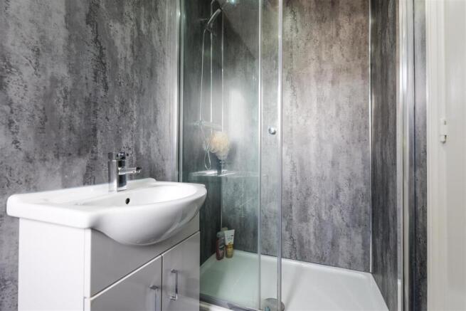 12- Ensuite.jpg