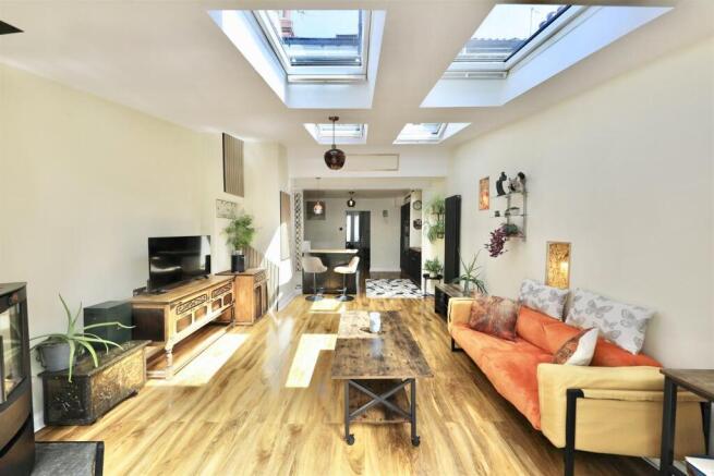 2 bed Terraced for sale Image 6