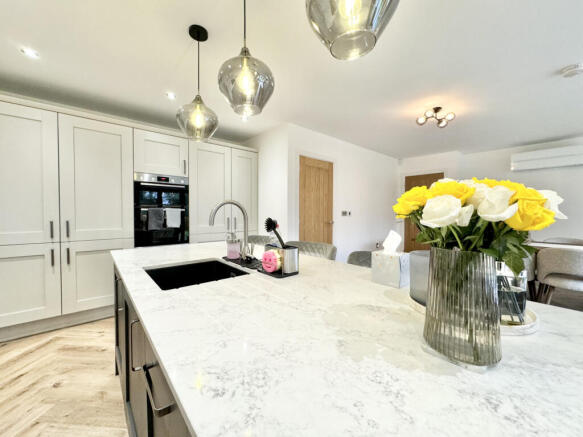 4 bed Detached for sale Image 5