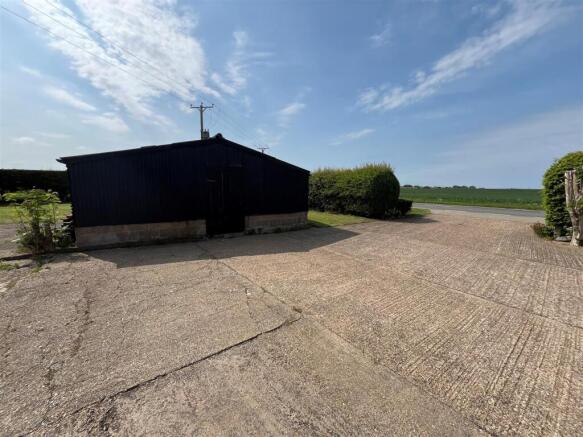 5 bed Detached for sale Image 8