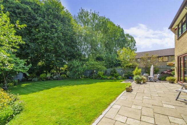 8 Dove Close, Towcester