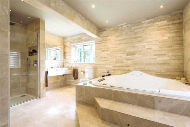 4 bed Detached to rent Image 6