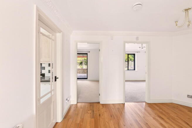5 bed Detached for sale Image 6