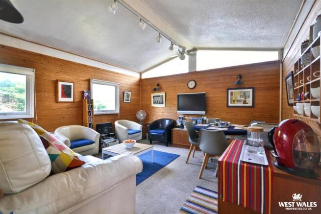 Living/dining room