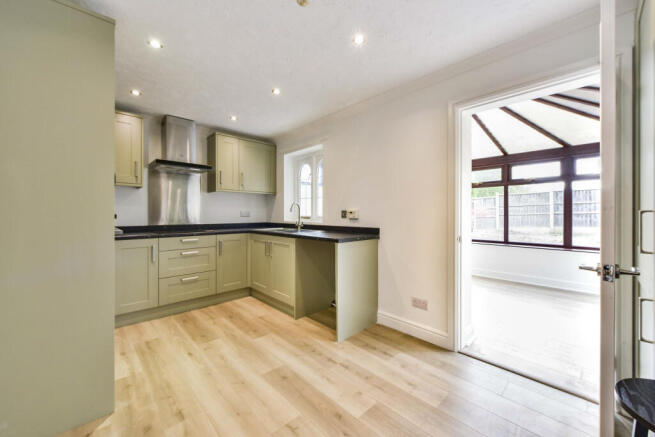 3 bed Semi-Detached for sale Image 8