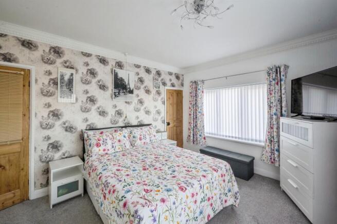 3 bed Semi-Detached for sale Image 10