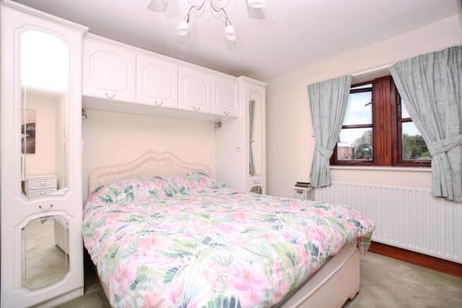 4 bed Detached for sale Image 8