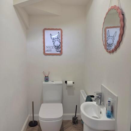 3 bed Semi-Detached for sale Image 8