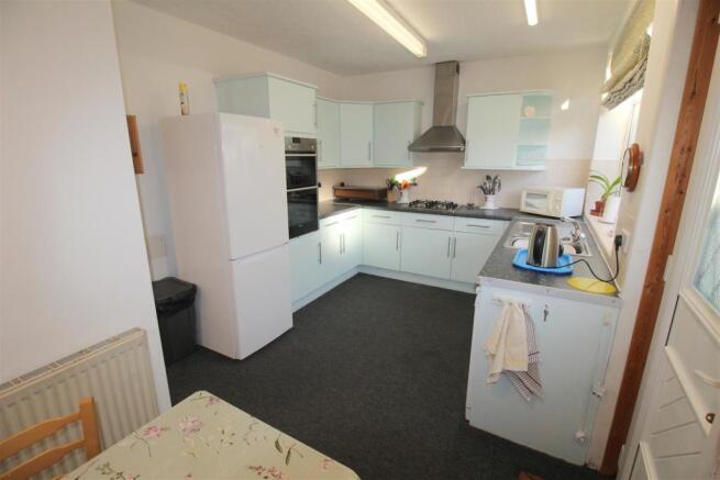 St Leonards Road West, 18, kitchen.JPG