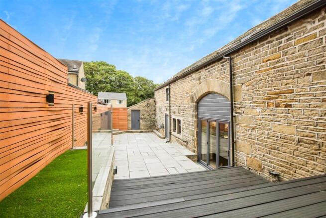 5 bed Detached for sale Image 7