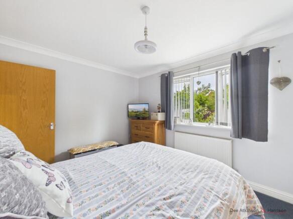 3 bed Bungalow for sale Image 11