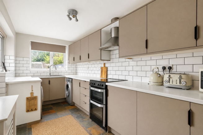 3 bed Semi-Detached for sale Image 8