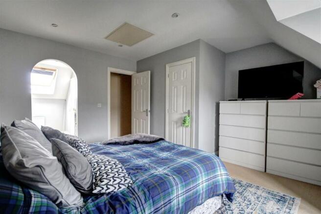 Bedroom 1a.jpg