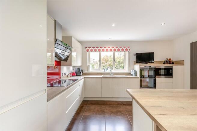 4 bed Detached for sale Image 4
