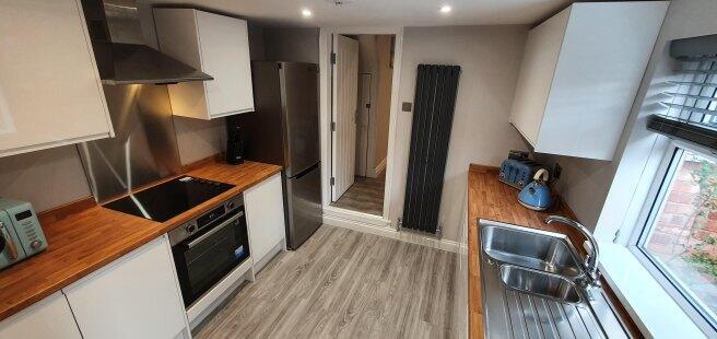4 bed House Share to rent Image 5