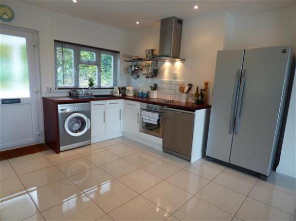 KITCHEN/DINING