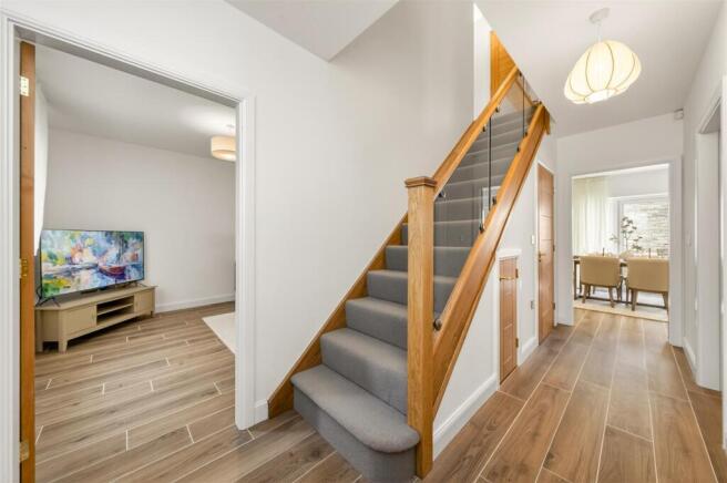 4 bed Detached for sale Image 11