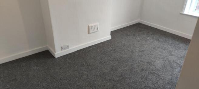 3 bed Terraced to rent Image 5