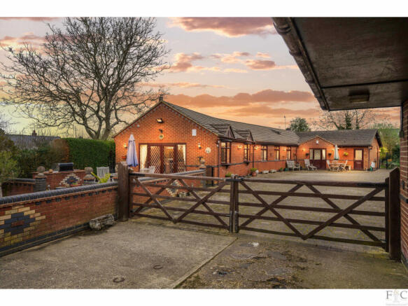5-bed detached on Manor Road, Ullesthorpe, LE17, £950,000